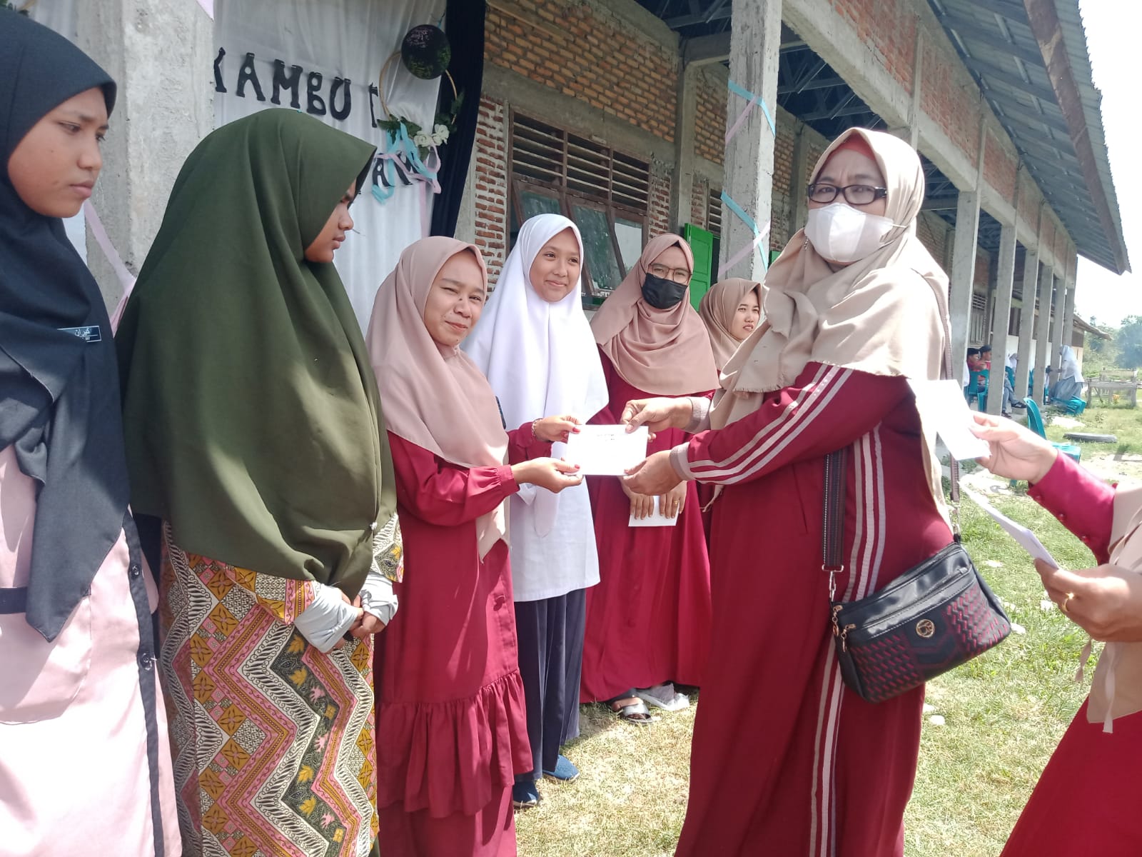 Pembagian Hadiah Lomba Pidato